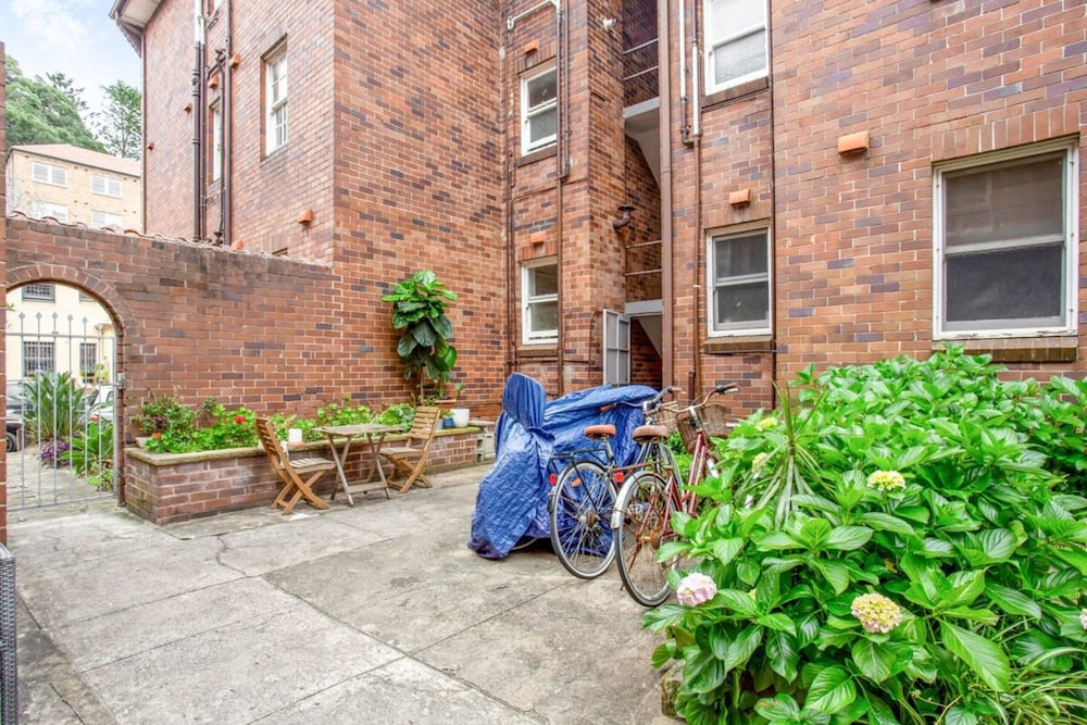Spacious 2-bed Apartment in the Heart of Manly
