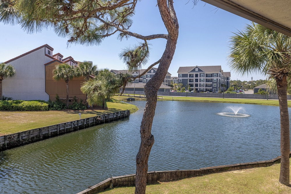 2BR Condo in Edgewater Resort With Golf, Tennis, Pools & Free Tram Service!