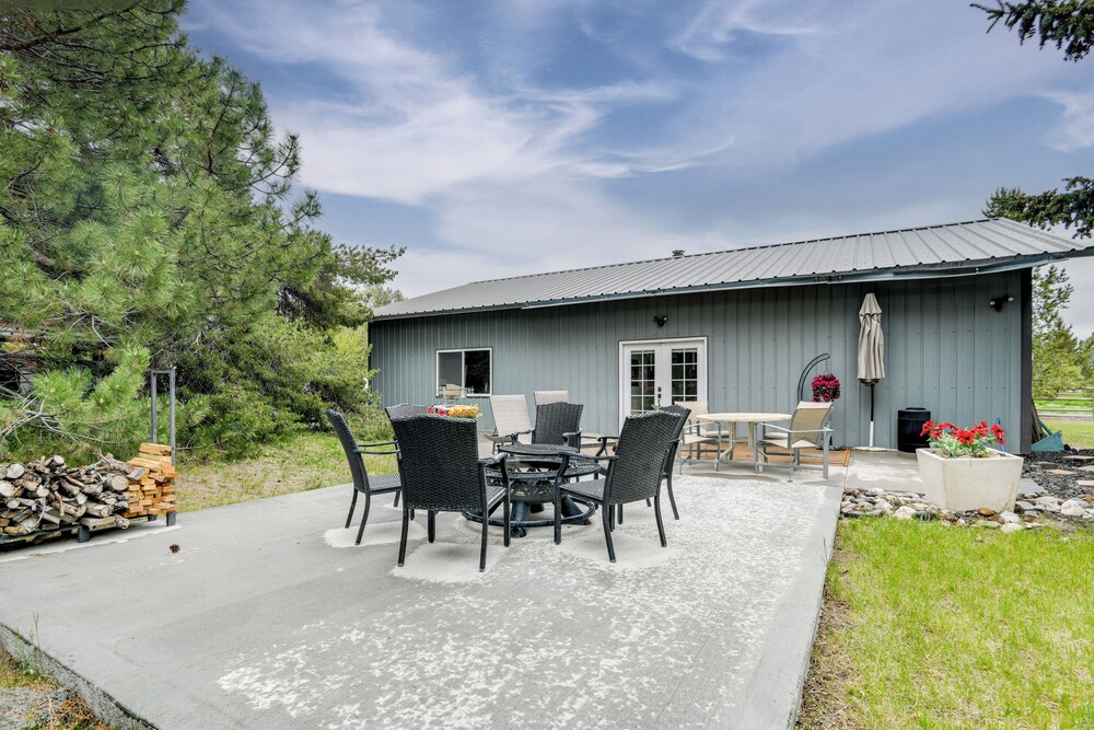 11 Mi to Bear World: Riverfront Getaway in Rigby