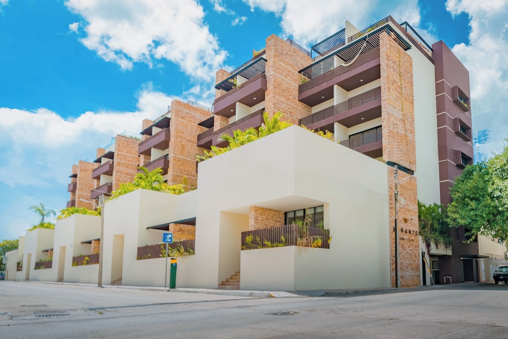 1 Bedroom Condo Pool & Gym - Veranto 210