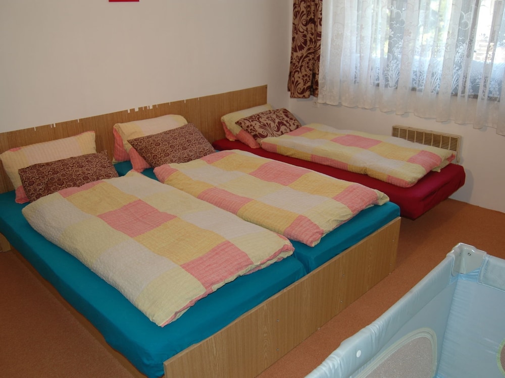 Spacious Cottage in the Giant Mountains, Near the Ski Slopes view 3