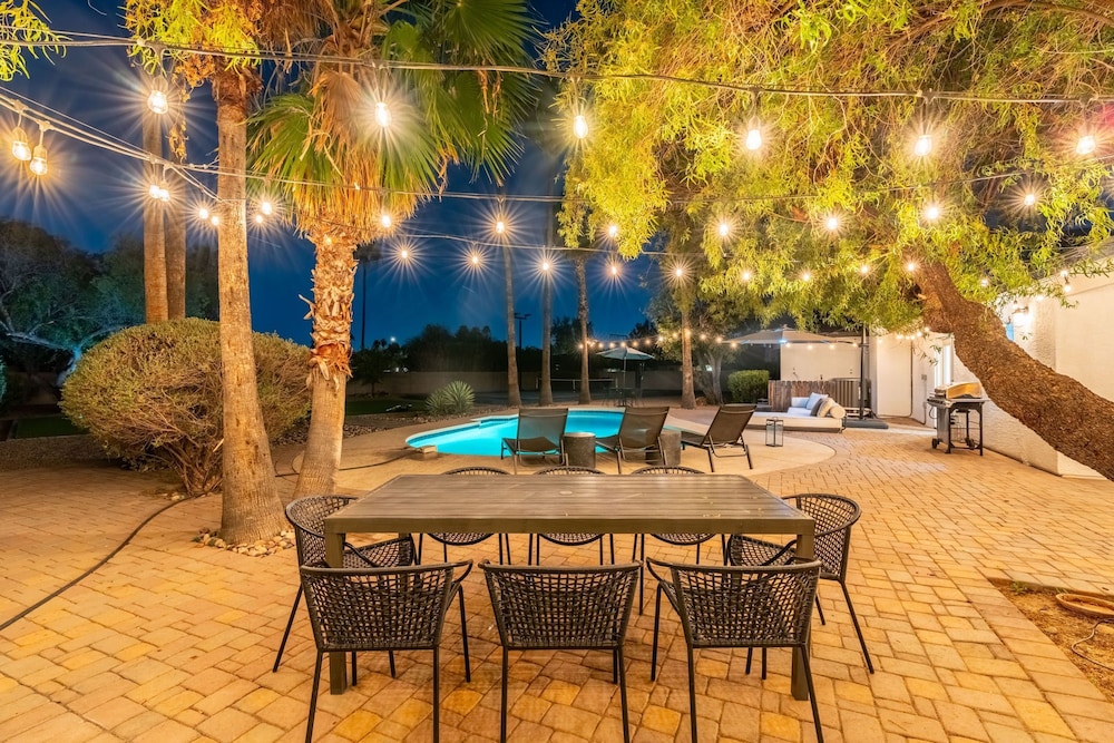 Pickle Putt Retreat Pool Pickleball Putt Grn