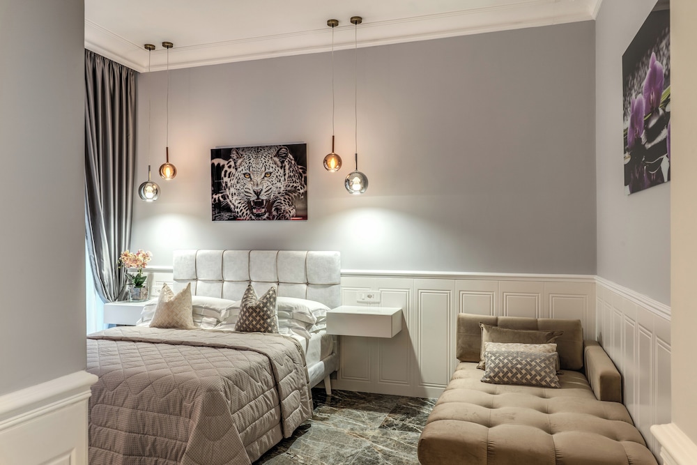 Spanish steps Oasis Suites
