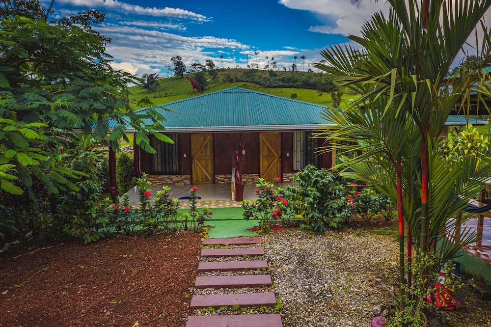 Hotel Rio Celeste Springs Blue Lodge - Image 1