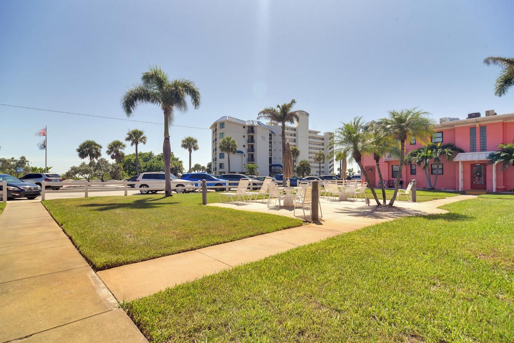 Condo at Upham Beach Park w/ Heated Pool Access!