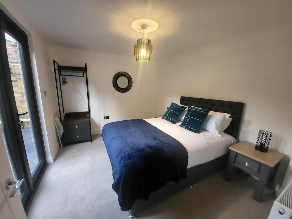 Isleworth Apartments view 4