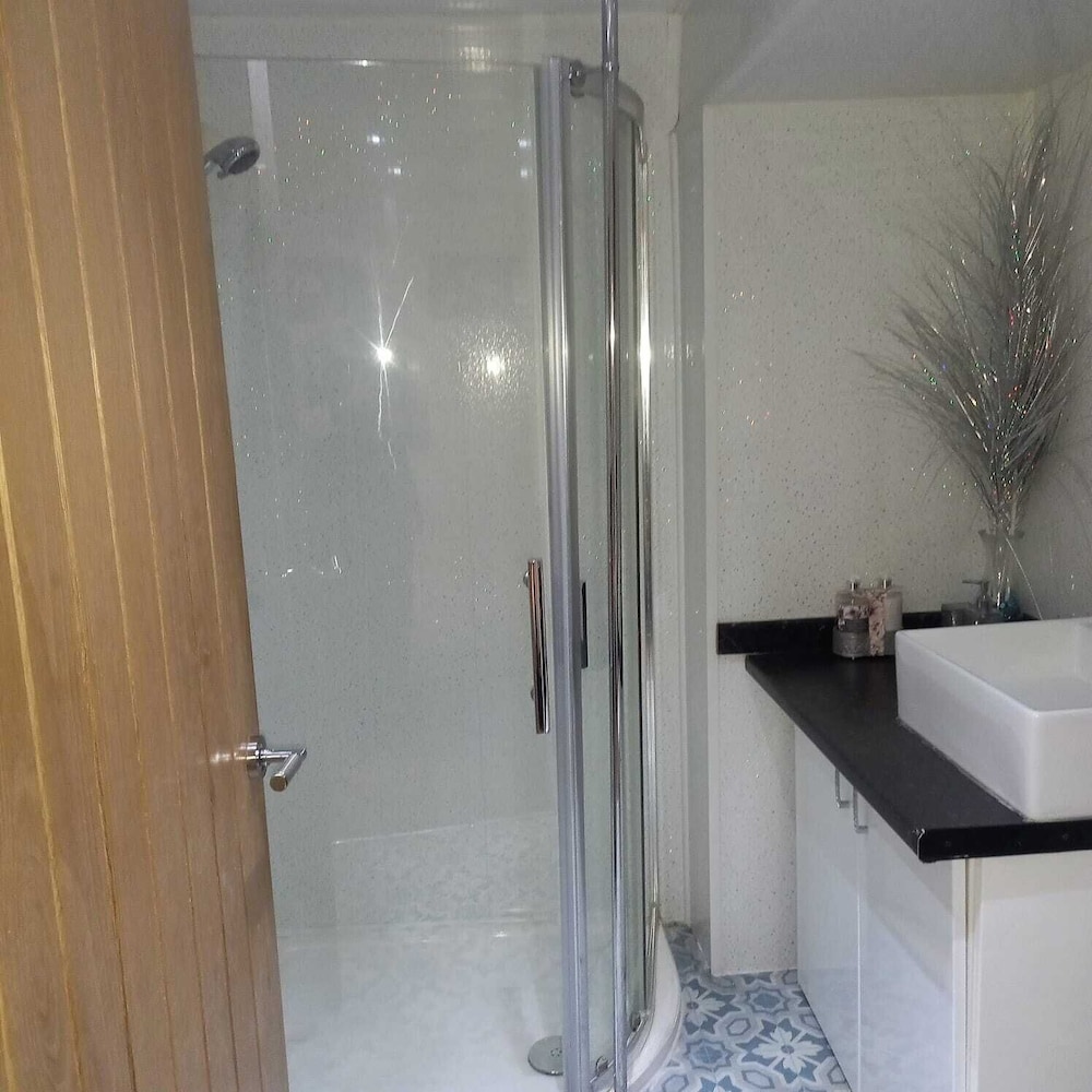 1 Bed Studio Sleeps 4 - Seaside, Dog Friendly