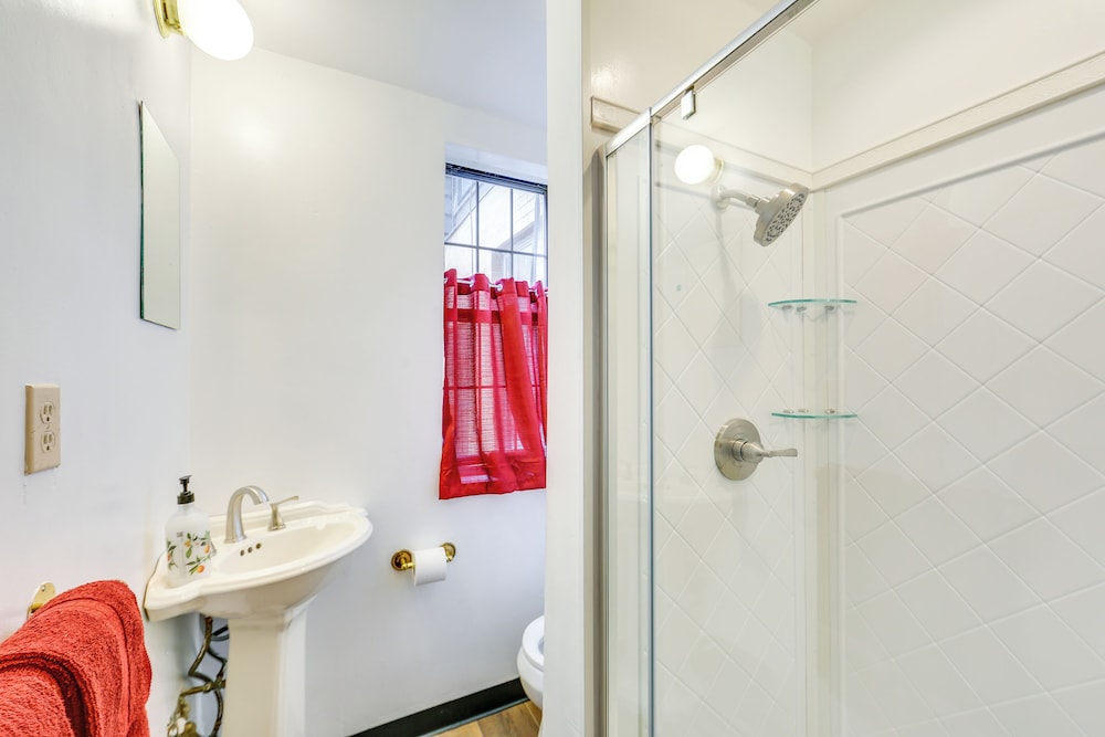 2 Mi to Dtwn Pittsburgh: Family-friendly Townhome!
