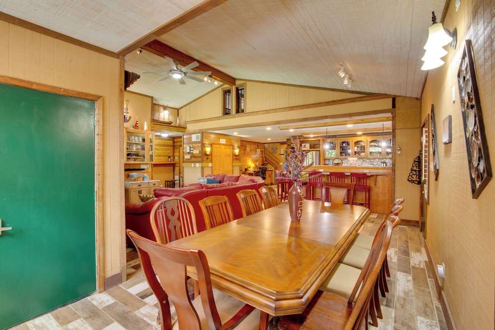 'bayview' - Lakefront Family Cabin in Odessa!