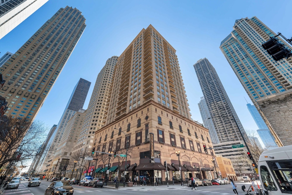 Michigan Ave 2BR Balcony Exclusive Access