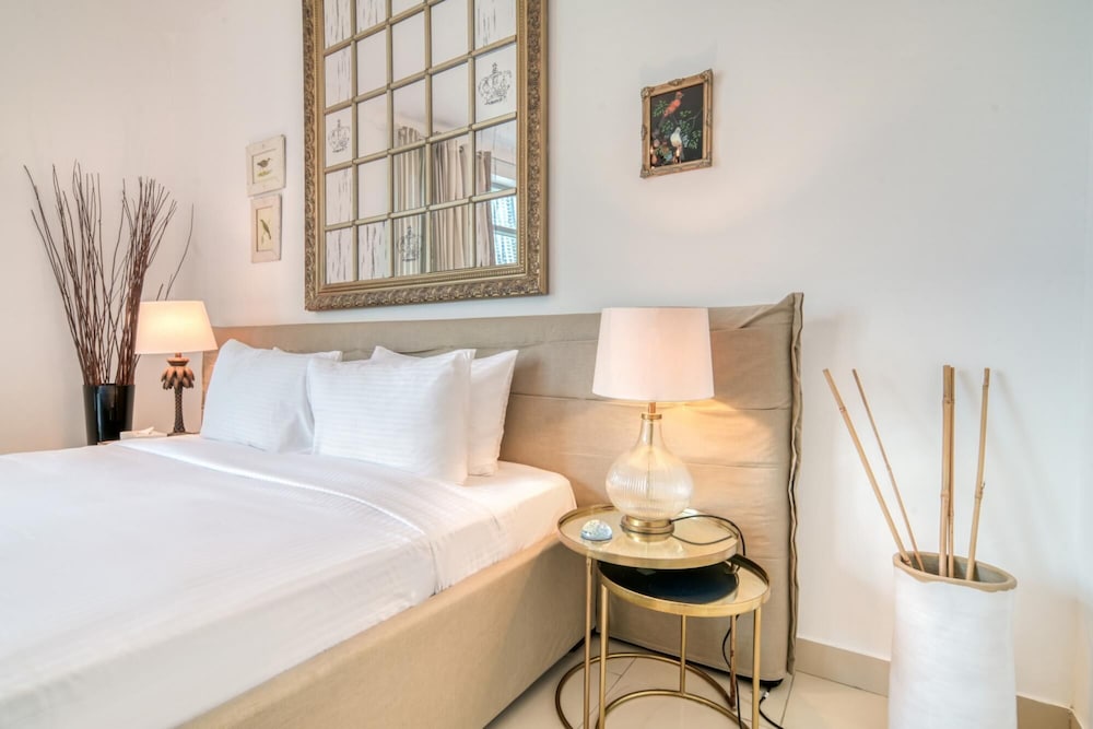 Enchanting 1BR w Balcony Overlooking Dubai Marina