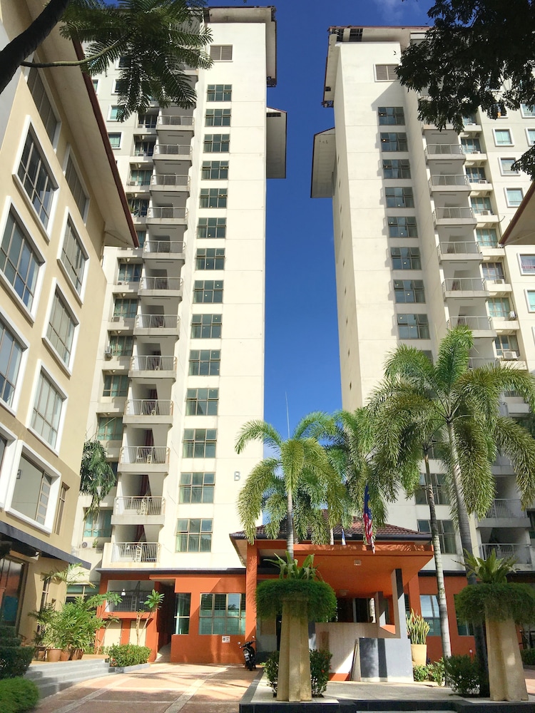 Vibrant Studio at Damansara Perdana