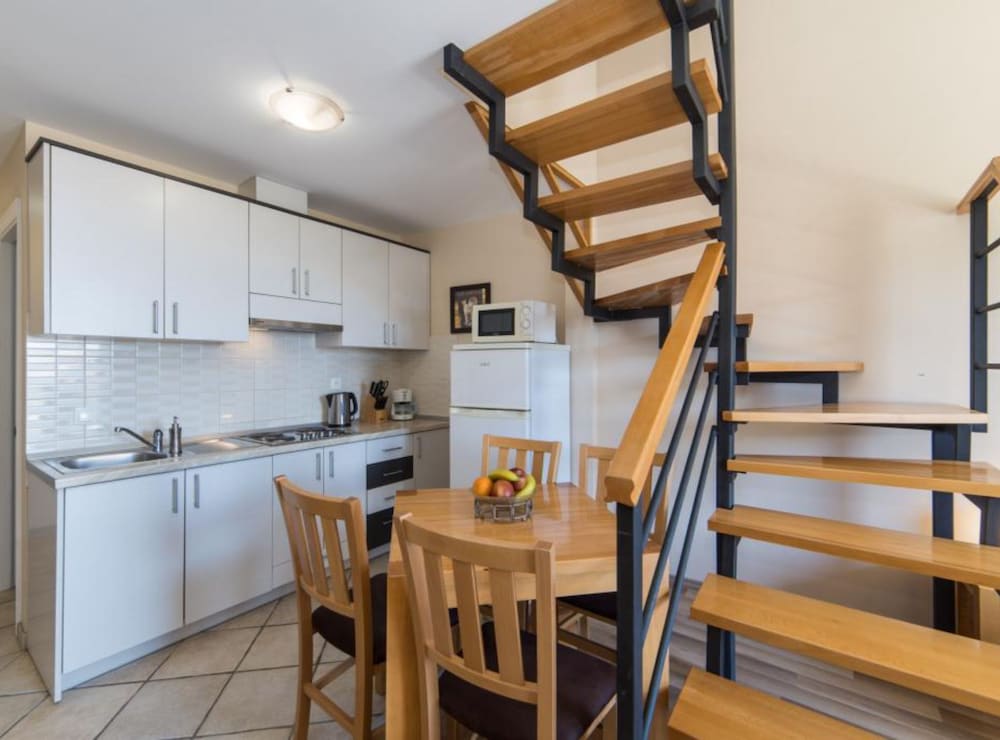 Apartments Nmn Drvenik