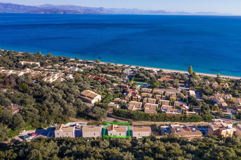 Villa Alora in Mparmpati view 4