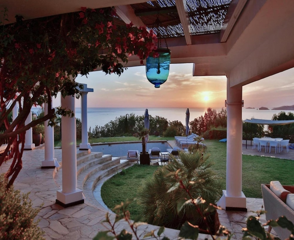Holiday Home With Charming Patio