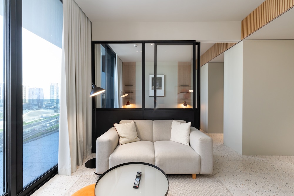 Modern Comfort 1BR w Burj Khalifa View