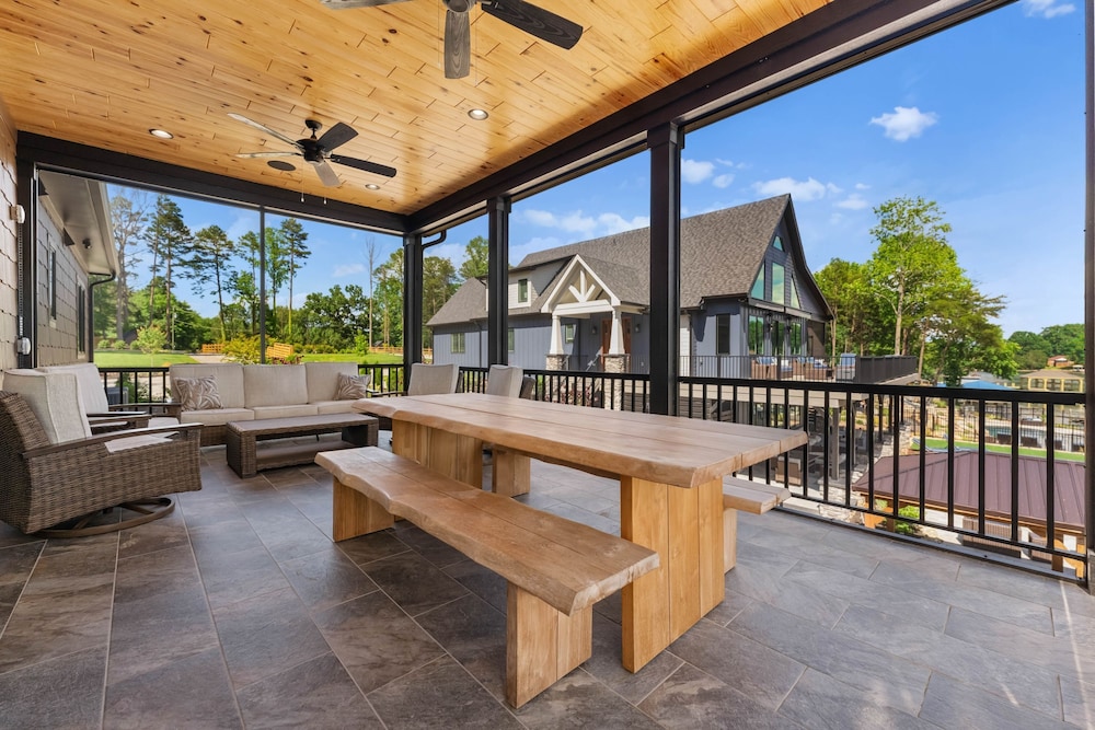 Black Bear Lodge by Avantstay Lakefront Dock Pool Theater Sleeps 20