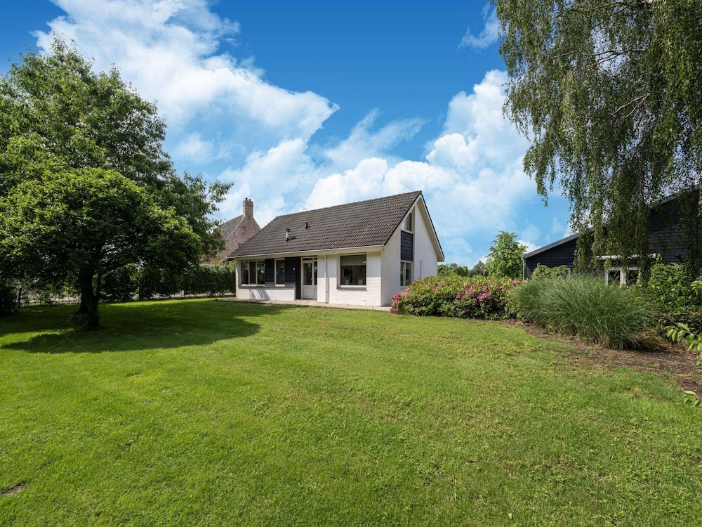 Cozy Holiday Home in Nistelrode With Garden