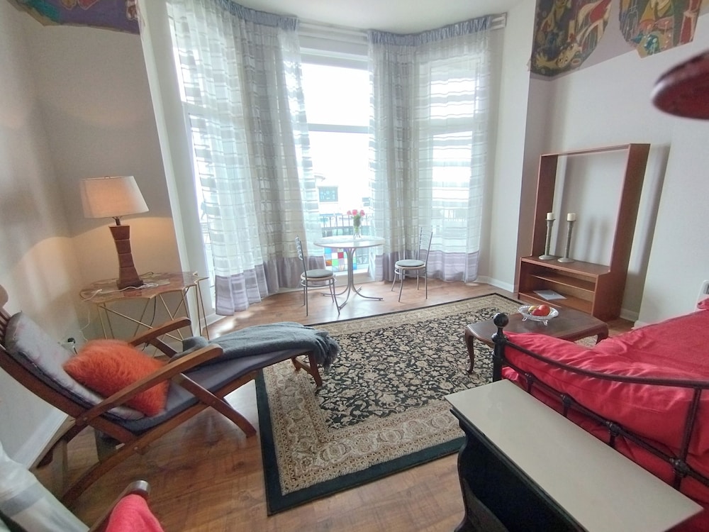 Golden Tides Seaside Retreat in Saint Leonards