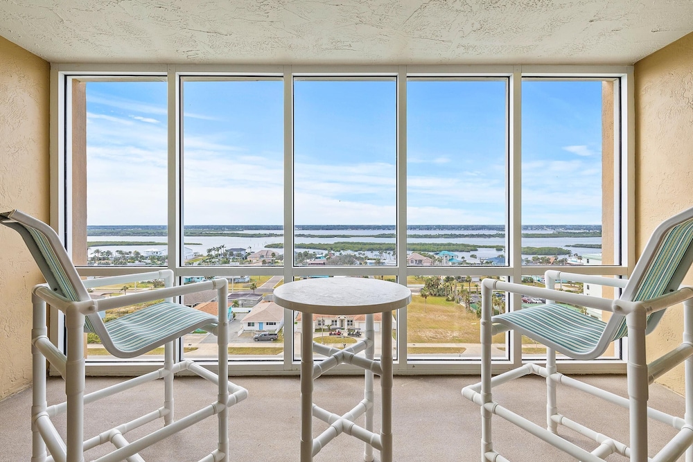 The Shores Club 1105