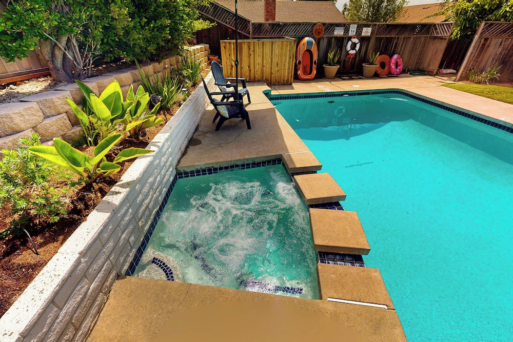 4BR Dog-friendly Home w/ Pool, Spa, Grill & A/C