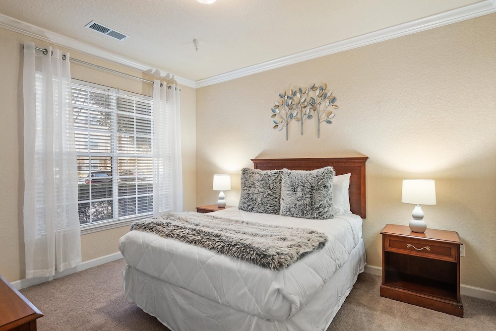 Tuscana Resort 2 Bedroom Condo Clubhouse Access 8 miles to Disney 2 Condo