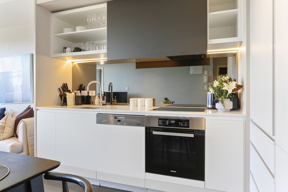 Lovely and warm one bedroom in the CBD view 4