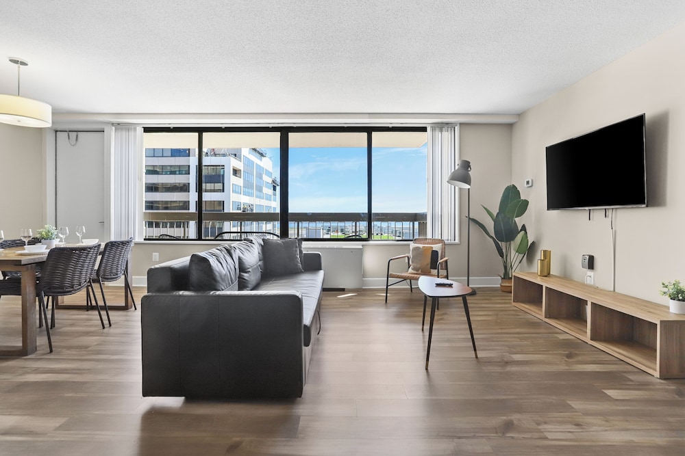 Walkable DC View Apartments
