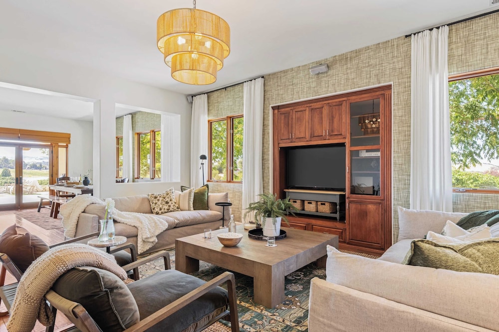 Wine Country Escape w/ Views + Wine Cellar & Gym Caterina Dusi Vineyard by Avantstay