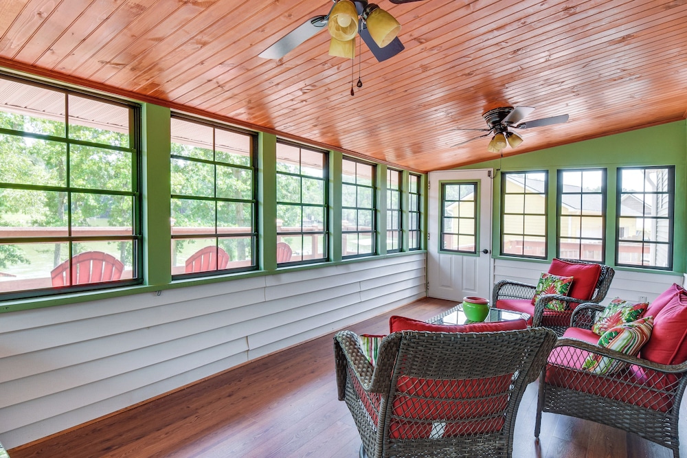 Boat, Fish, Relax: Lake Russell Retreat w/ Dock
