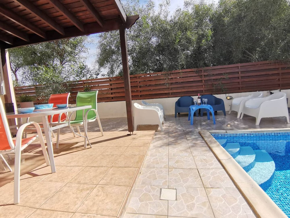 Sobella Villa - 3 Bedroom Villa With 10 x 4 Pool