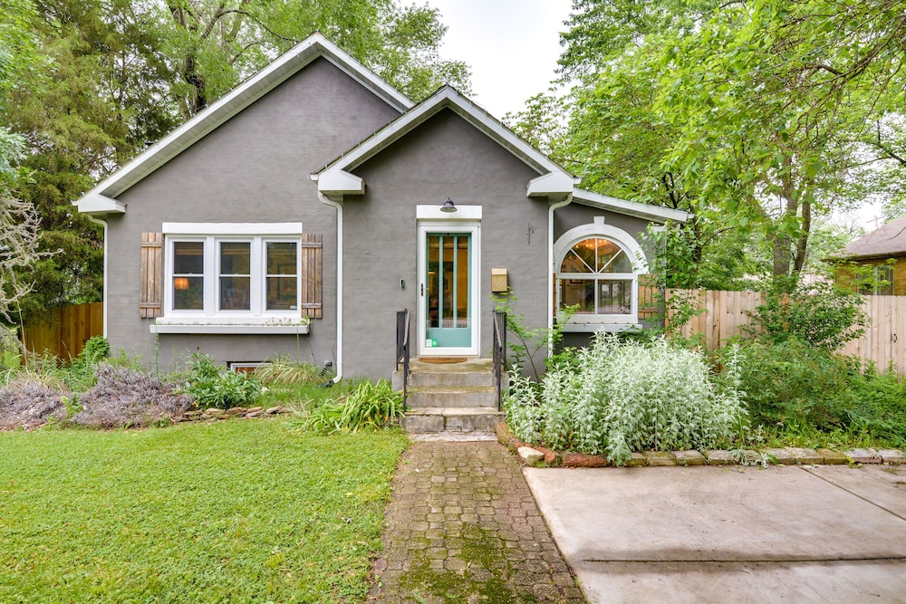 Springfield Vacations - Whimsical Cottage Near Springfield Art Museum! - Property Image 1