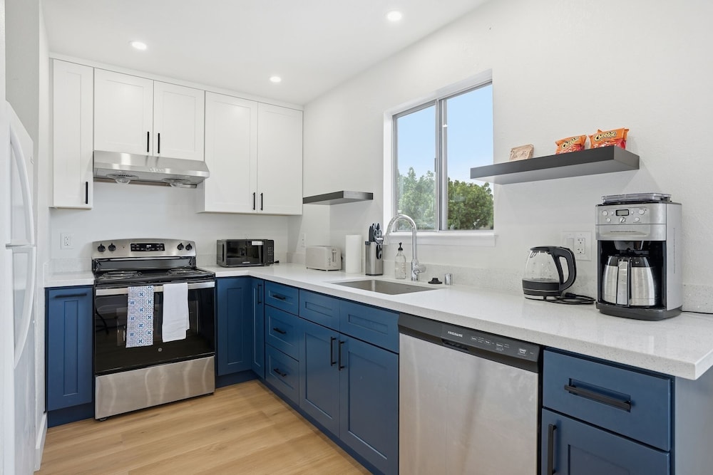 Modern 2br Unit W/ Covered Parking In Santa Clara 2 Bedroom Apts