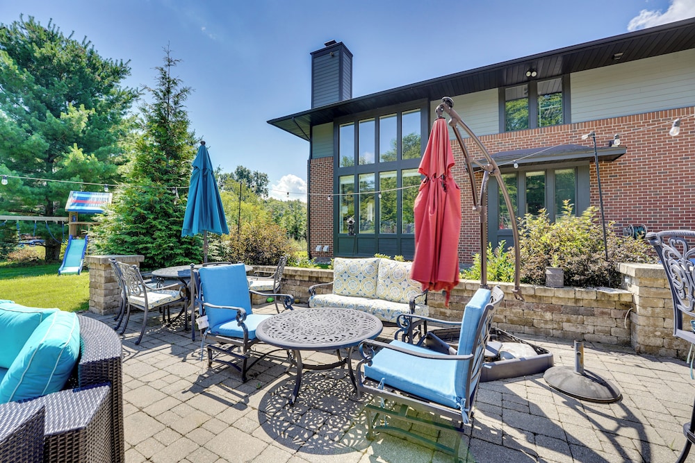 Spacious Family Getaway: 8 Mi to Main St Ann Arbor