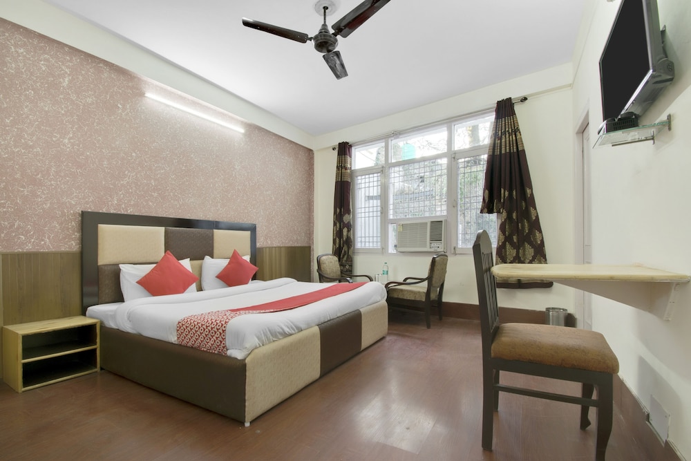 Capital O 11741 Hotel Nest