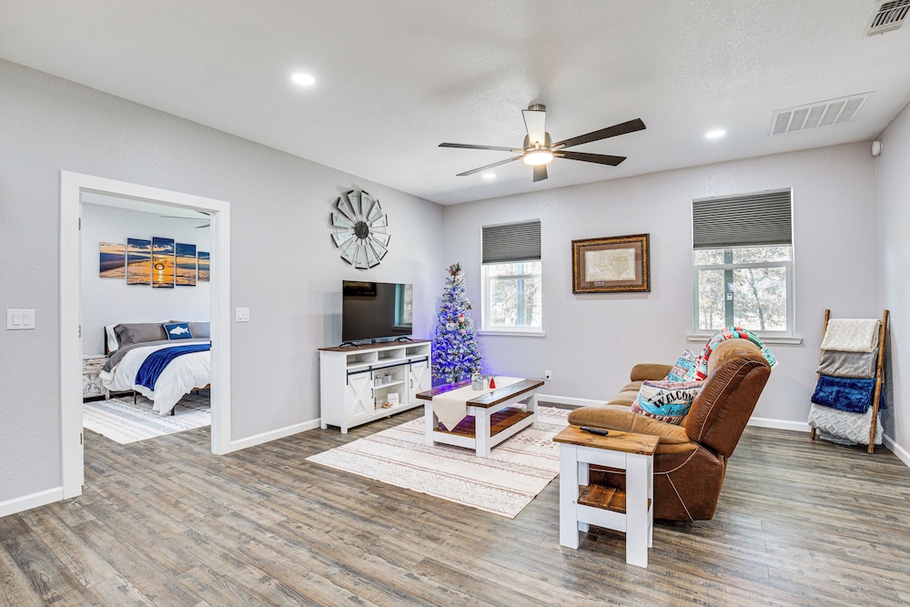 Lake Fork Cabin w/ Boat Launch & Fishing Pier