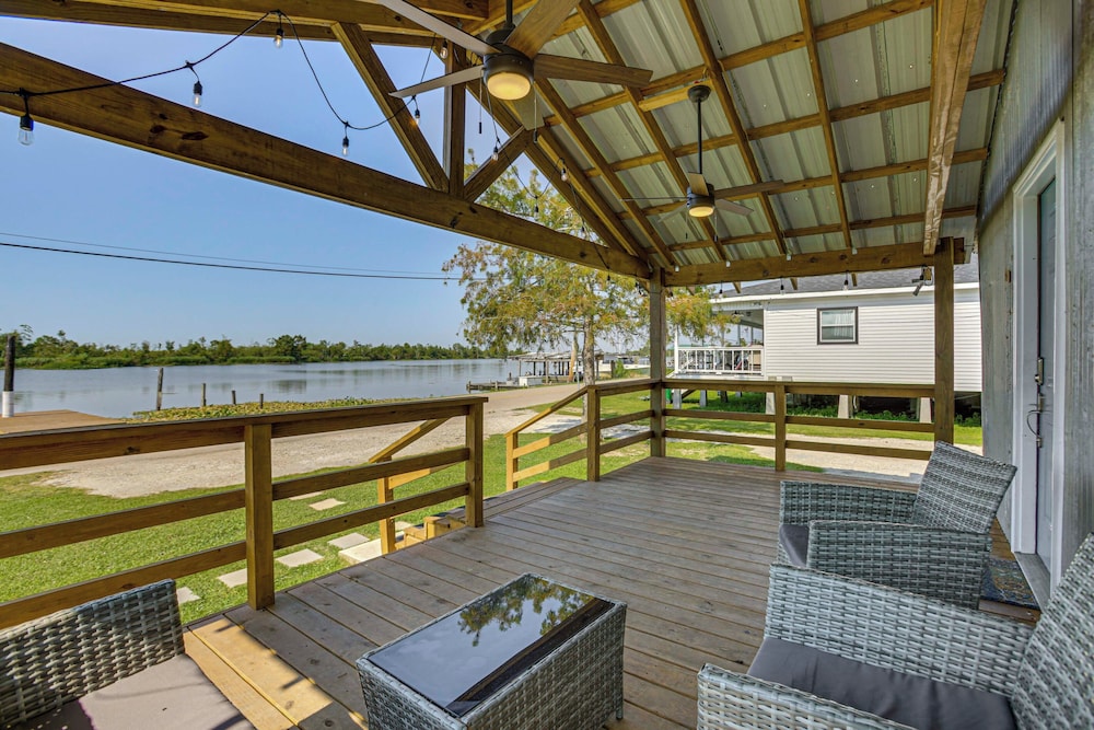 Private Dock: Des Allemands Cabin on the Bayou!