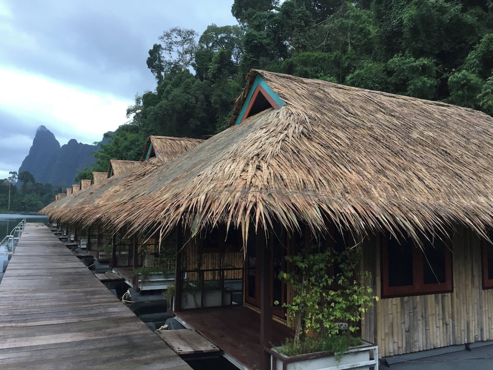 PraiwanRaftHouse