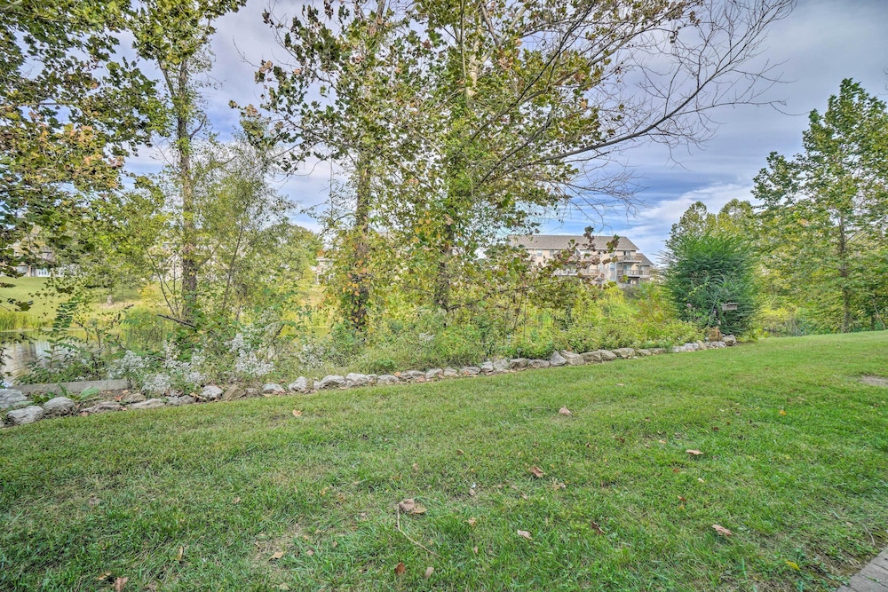 Sun-soaked Lake Taneycomo Condo w/ Furnished Patio view 5