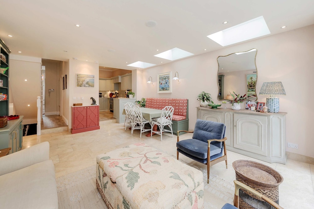Stunning 4 bed Fulham Home With Garden