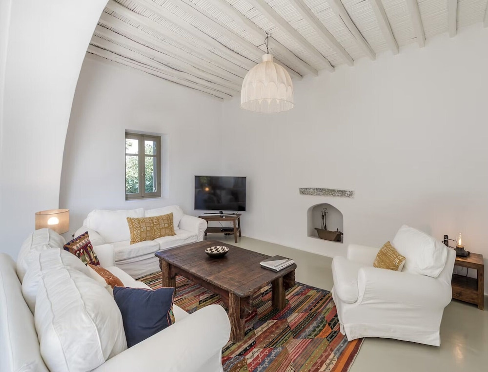Traditional Villa With Swimming Pool