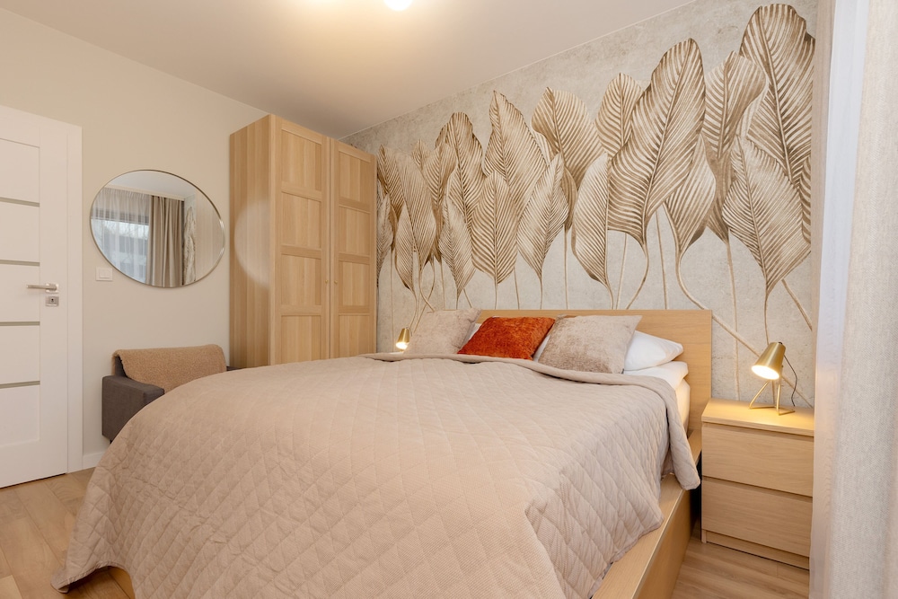 Spacious Apartment in Warsaw by Renters view 4