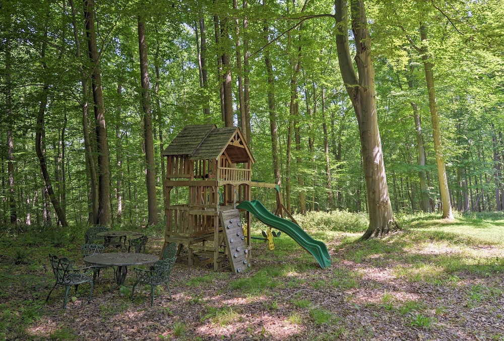 Quiet Getaway w/ Deck: 18 Mi to Downtown Baltimore
