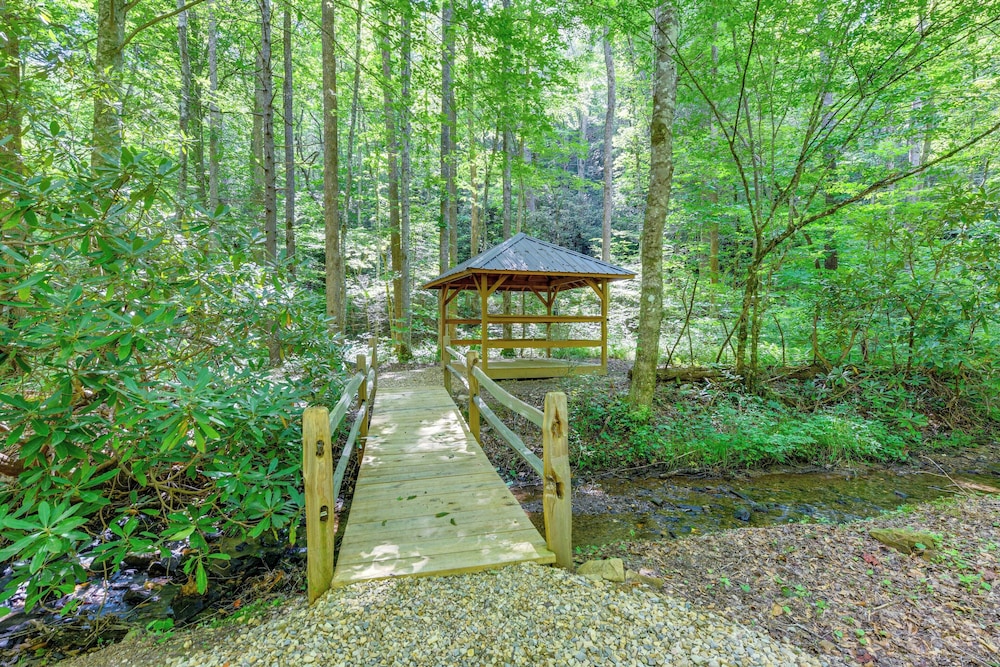 1/2 Mi to Great Smoky Mtns Nat'l Park: Cosby Gem