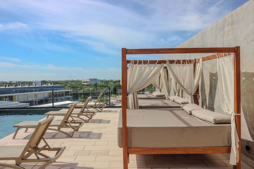 Couple s Retreat in Prime Location Rooftop Pool