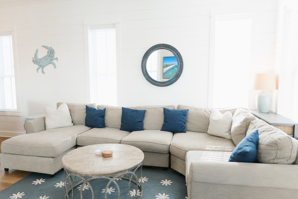 30A Seaclusion by Avantstay Walk to Beach Pool