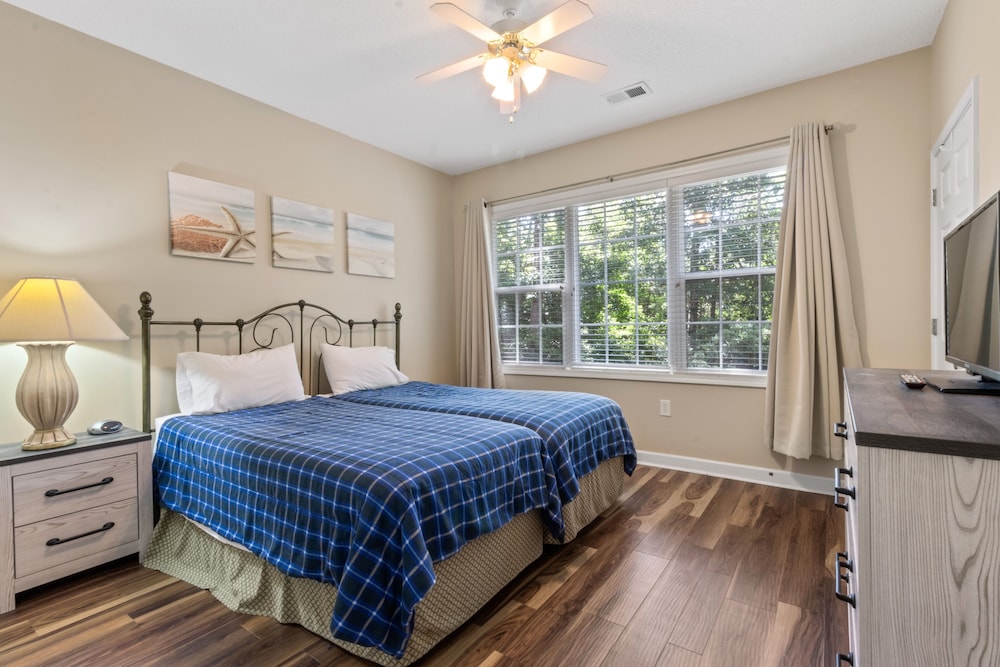 Arbor Trace #812 2 Bedroom Condo by RedAwning view 2