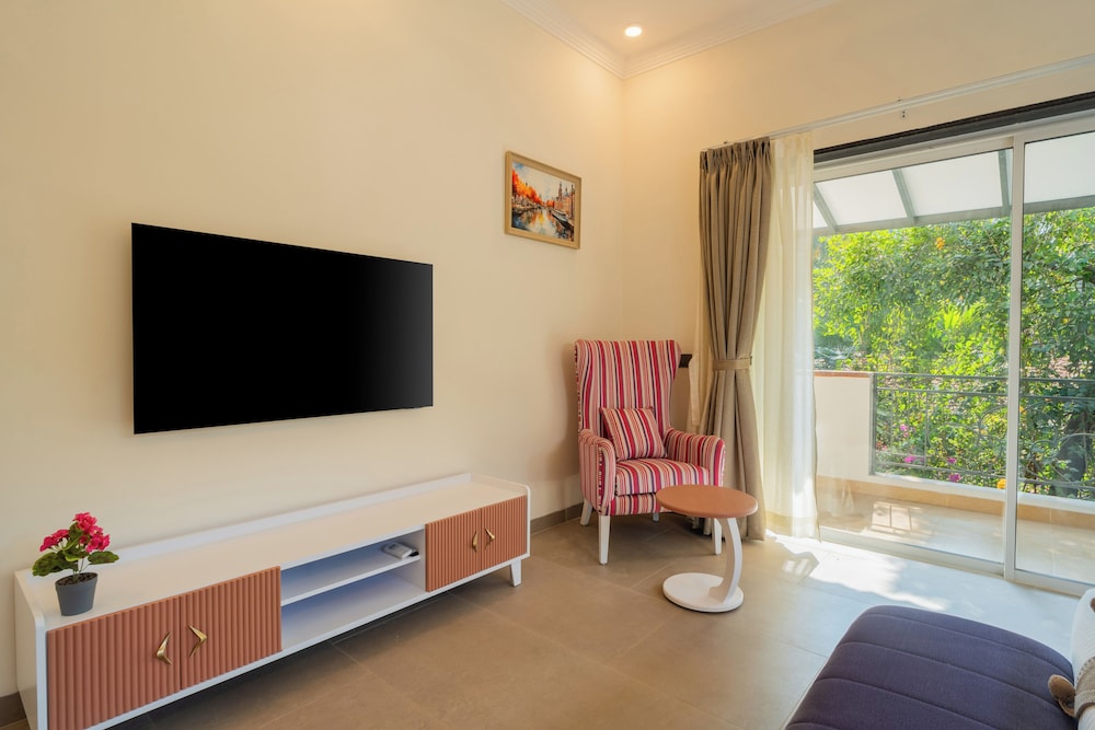 ELIVAAS Laguna Camellia | Luxe 4 BHK Villa Near Popular Beaches with Private Pool