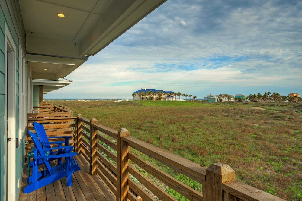 The Madison Pool, Mustang Island Beaches & Port A Fun Nearby