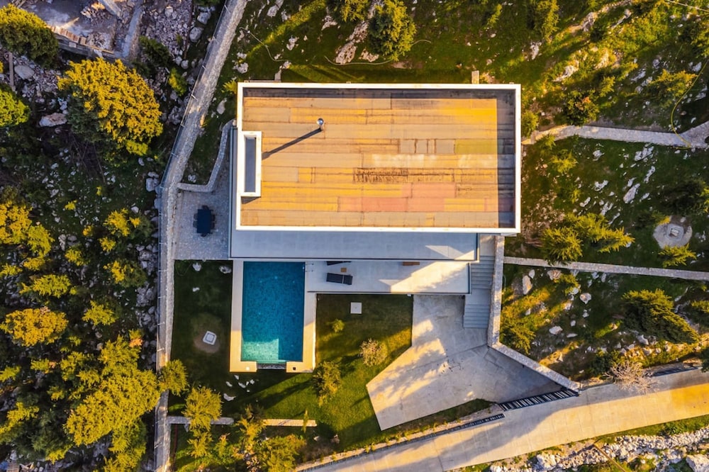 Villa Serenity Luxury Lakeside Manor